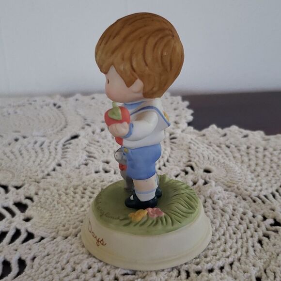 Vintage 1986 Avon Joan Walsh Anglund Porcelain Figurine - Picture 2 of 6